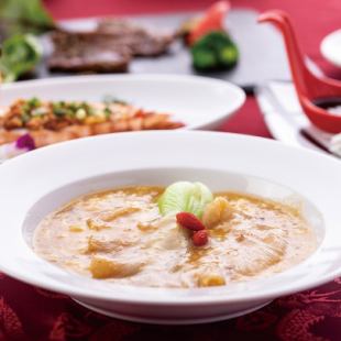 【高级午餐套餐：包含免费气泡酒和无限量软饮 - 3,500日元】