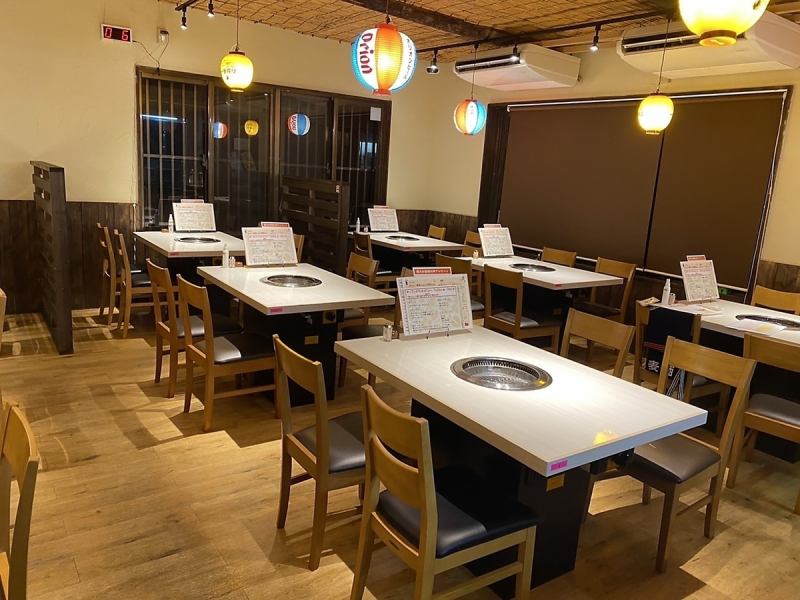 We prepare table seats at spacious intervals! Not only the famous Ishigaki beef but also the best cospa menu is prepared, so it is a shop that not only tourists but also locals can enjoy!