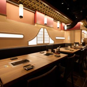 浅草寺と雷門を繋ぐ仲見世に交差した”新仲見世”にある「俺の焼肉 浅草」は老舗旅館をイメージした店内で雰囲気抜群!!【浅草 焼肉 黒毛和牛 A5ランク 松阪牛 一頭買い 食べ比べ 個室 完全個室 コスパ 宴会 女子会 接待 歓送迎会 誕生日 記念日】