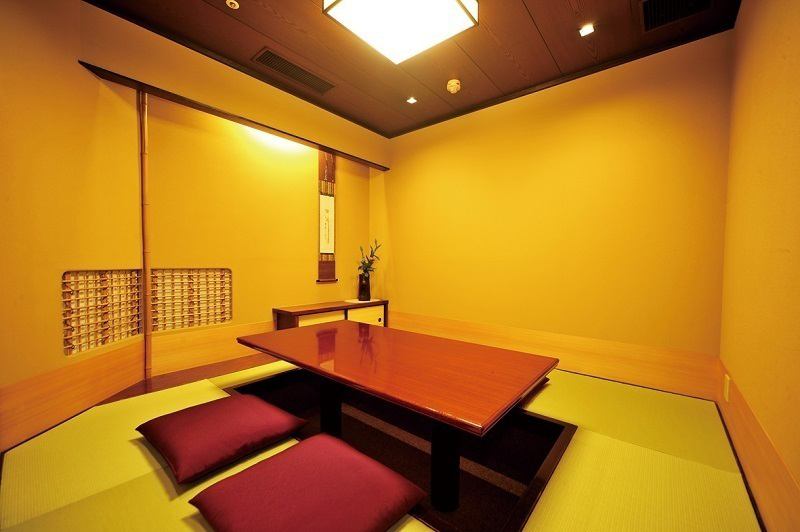 【完全私人房间】 气氛出色的私人房间。您可以在轻松的气氛中举办聚会。