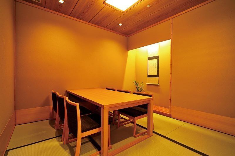 我们为您提供与亲人共度时光的完美空间。我们以现做、现切、现煮的乌冬面理念为基础，提供最好的乌冬面味道。