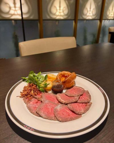 【マイナーチェンジ】

ローストビーフ🇬🇧の付け合わせに、ヨークシャープディングとポテトを追加しました。