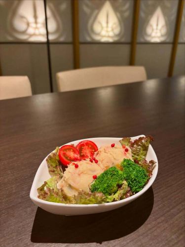【気まぐれメニュー】

brillのポテサラ

ちょっと前までグランドメニューだったやーつ。
店主がタラモサラダの方が好きなのでメニューから外してましたが、バイトスタッフ達のお気に入りメニューだったので気まぐれメニューで復活！

気まぐれメニューなので、あるときー😄ないとき〜😢ございます。