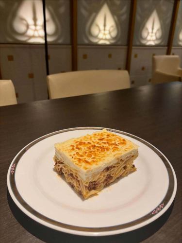 【奇趣菜單】

帕斯蒂喬🇬🇷

用義大利麵代替蔬菜的希臘茄盒。（使用通心粉）
請查看我們之前的帖子，以了解更多關於穆薩卡的資訊。

菜單很隨意，所以有時候有，有時候沒有。 😄