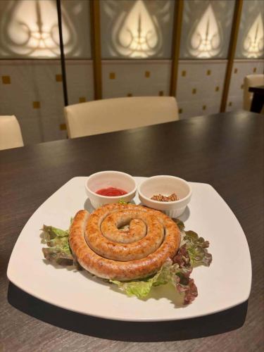 【奇趣菜單】

Wurstschnecke 🇩🇪

字面上翻譯過來就是香腸（wurst）蝸牛（schnecke）。
它是一種捲成螺旋狀的香腸。
配番茄醬和顆粒芥末醬。

菜單很隨意，所以有時候有，有時候沒有。 😄