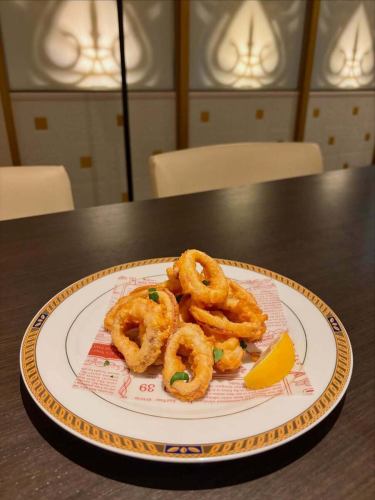 [Whimsical Menu]

Calamares fritos 🇪🇸

Fried squid rings.
This was previously on the grand menu.
Revival with a whimsical menu!

It's a whimsical menu, so sometimes it's available😄 and sometimes it's not.😢