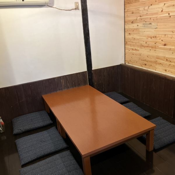 We have a tatami room that is perfect for a banquet! You can take off your shoes and relax, so you can relax and enjoy your meal and alcohol! The tatami room can seat up to 10 people.Our shop is non-smoking, so families can use it with peace of mind.Please use it for family gatherings.We look forward to your reservation.
