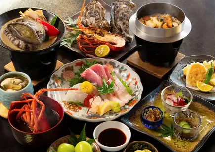 [Lunchtime only, excluding Saturdays, Sundays, and public holidays] Uramura Gozen featuring oysters, spiny lobster, and abalone