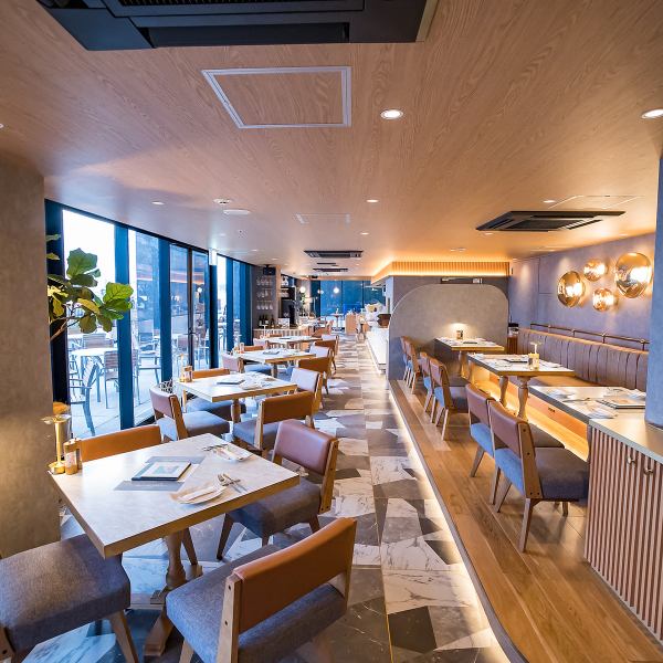 店内にも広々としたテーブル席をご用意しています☆落ち着いた空間でお食事を楽しめるため、友人や家族との集まり、ビジネスミーティング、懇親会やちょっとした飲み会で利用したいときなど、さまざまなシーンに最適です☆