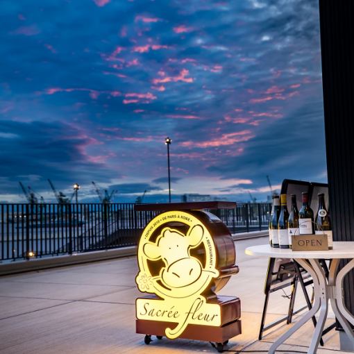 【アニバーサリーディナー】人気料理全7品＋乾杯ドリンク＋メッセージプレート (夜景窓際席確約)