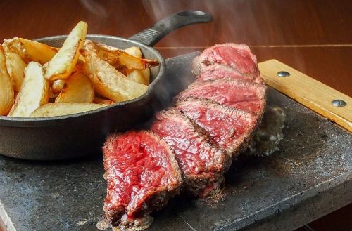 塊肉の豪快ランチをどうぞ