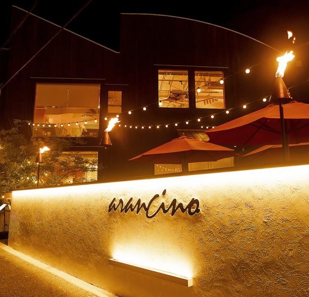 Arancino, which also has branches in some of Hawaii's most luxurious hotels, is one of Hawaii's most famous restaurants, consistently ranking highly in local popularity polls.In 2018, the restaurant won the gold award at the 2018 Hale Aina Awards, sponsored by Honolulu Magazine, which selects the best restaurant on the island of Oahu.Stylish/Makiraku Station