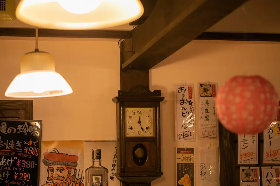 昭和レトロなノスタルジックなお店です。店内は、90年代90年代JポップBGMに選択しています。全席喫煙可。