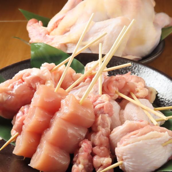 The store boasts an atmosphere that is truly a hideout.Our specialty yakitori and other chicken dishes are also exquisite.Please come to various banquets such as company banquets such as New Year's parties and girls' night out.