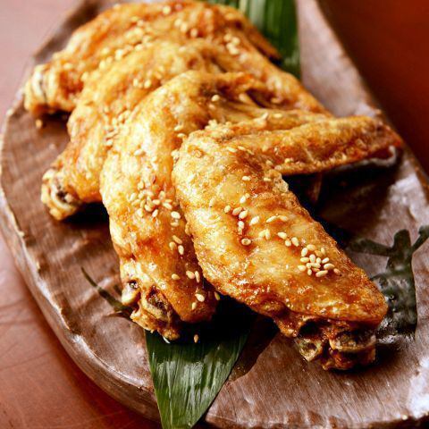 食欲そそる香ばしさと秘伝の味◎手羽先唐揚げ◆530円(税込)