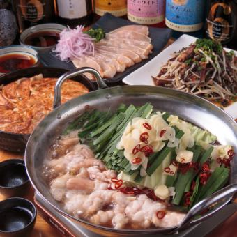 【附2小时无限畅饮】烤土鸡、博多铁锅饺子等人气菜单！博多内脏火锅套餐4,500日元