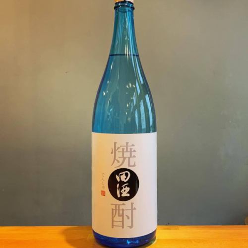 #lovelanoodle鎌倉『田酒焼酎』
・
・
年1回のみ発売の田酒本格焼酎がソーダ割りで最高！
・
・
超限定の田酒焼酎入荷いたしました。
・
・
この焼酎は田酒の酒粕を原料として、減圧蒸留により製造されたものです！
ソーダ割りがおすすめ☆
・
・
酒質の上品さ、キレを楽しめる1本ですが、何より酒粕からの爽やかな吟醸香がGOOD(^^)/
・
・
強炭酸で割って頂くとより焼酎の味わい、香りが引き立つんです☆
・
・
ソーダ割りをコンセプトにしているので、アルコール度も30％と高め！
・
・
ソーダ割りをすることで爽やかな果実香が瑞々しく感じられ、爽快感に加え、ほのかに軽快に広がる甘みが最高〜(^^)/
・
・
本日もあいにくの天気ですが、25時間元気に営業しております。
みなさまのご来店お待ちしております。
・
・
#鎌倉駅#鎌倉グルメ#鎌倉地酒#鎌倉日本酒#田酒#田酒焼酎#ラブラヌードル#ラブラヌードル鎌倉#ラブラヌードル元町#ラブラヌードル扇ヶ谷#24時間営業#深夜営業#飲み放題#食べ放題#飲み放題990円生ビール込み