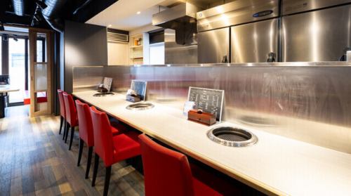 当店のカウンター席は、焼肉をじっくり楽しみたい方に最適なスペースです。