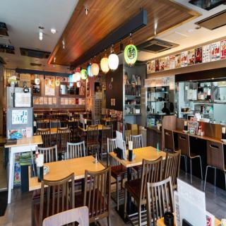 【サク飲みに】少人数で和気あいあいとお料理とお酒を楽しめるテーブル席！駅近なのでフラッと気軽にお立ち寄りください♪