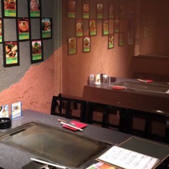 We also have table seats for 2 people! Recommend to dating with your friends and work on the way home ♪
