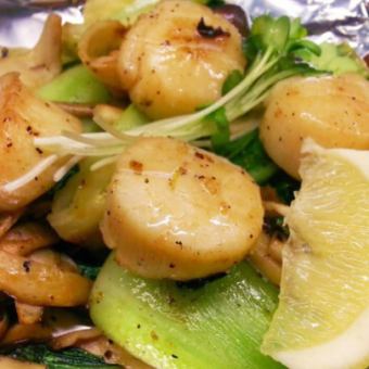 Grilled scallops and mushrooms with butter