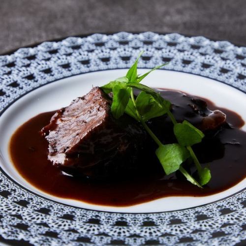 国産牛ホホ肉の赤ワイン煮込み