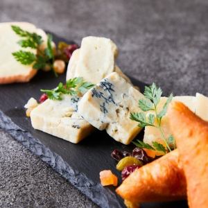こだわりのチーズ盛り合わせイタリアフランスmix