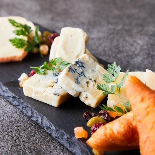 こだわりのチーズ盛り合わせイタリアフランスmix