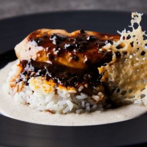 フォアグラを乗せたトリュフ香る焼きリゾット