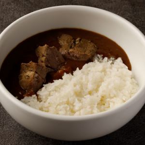 牛たんカレーライス（スープ・サラダ付き）