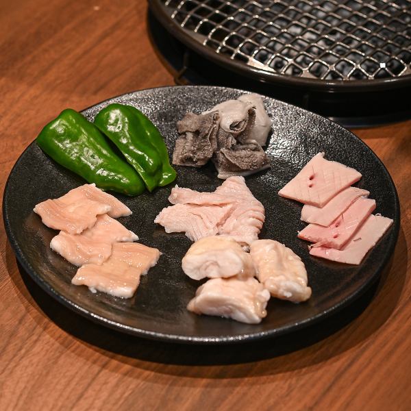 何度でも注文したくなる絶品ホルモン類（当店のホルモンはすべて国産です。）
