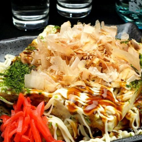 美味的宝石！荞麦面okonomiyaki 480日元（不含税）♪