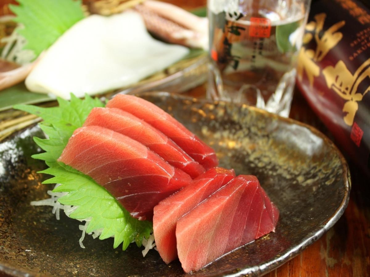 毎日お店で〆るしめさばや刺身三点盛りなど海鮮料理が自慢です☆