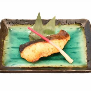 Saikyo-yaki (grilled fish marinated in miso) / Grilled salmon belly / Seafood gratin