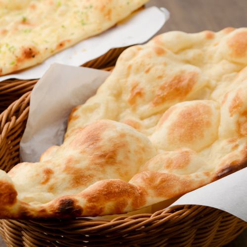 【焼きたてナン】