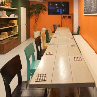 The table that can be relaxed for 8 to 16 people can be arranged according to the number of people.Maximum of 20 people available.