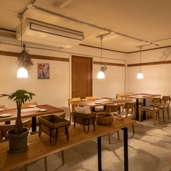 平和町にこだわりの内装が光る新店がオープン！プライベートを確保できる個室完備で、接待や記念日など「静かに語らいたい夜」に最適です。18名様からはフロア貸切も承っており、上質な空間を独占する贅沢なひとときをご提供します。日常を忘れさせる大人の隠れ家で、至福の時間を♪