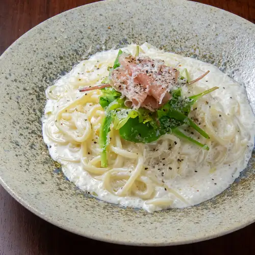 お酒のお供から〆まで大活躍◎みんなでシェアして笑顔になれる超濃厚でまろやかなコクがクセになる一品！