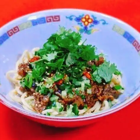 中式肉酱面（加香菜）热的或冷的