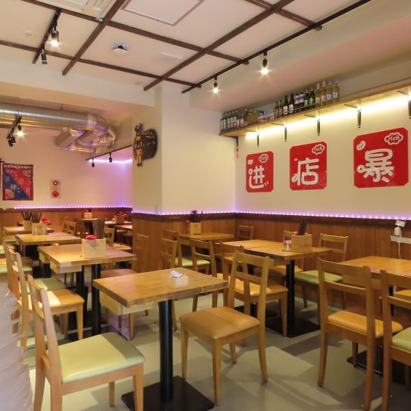 A spacious restaurant with a total of 19 tables (38 seats).It can be used for a wide range of occasions, from single use to drinking parties with large groups!