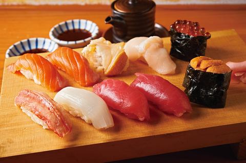 《藍鰭金槍魚鮭魚子》主廚搭配北海道拼盤10件
