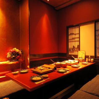 落ち着いた雰囲気の掘りごたつ個室は観光、大切な記念日など様々なご利用に最適です。
