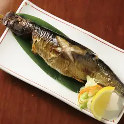 整條乾鯡魚烤製