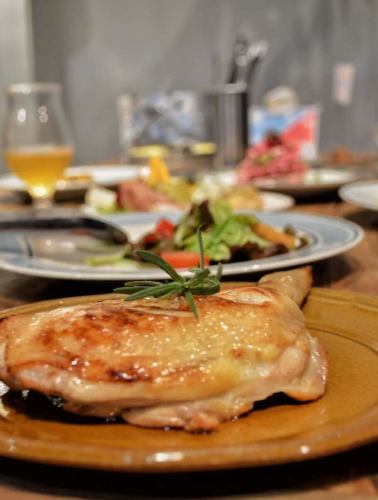 寒くなってきましたね

店内暖かくしてお待ちしておりますので、ふらっと遊びに来てくださいね

気取らず、気楽に。
静かな夜も、にぎやかな夜も。
ここで、ちょうどよく、お待ちしています。

17:00〜23:00（22:00フード22:30ドリンクL.O.）

#ユオとクッカ#茄子おやじ#茄子おやじ花レ#ディナー#京都グルメ#京都レストラン#烏丸御池#カレー#創作料理#みんなで乾杯
#restaurant#food