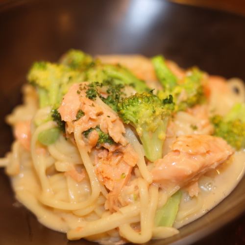 salmon and broccoli cream sauce