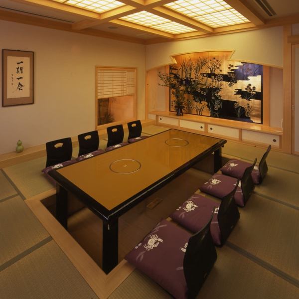We have private rooms of various sizes.There are tatami mats and horigotatsu-style private rooms, so even customers with small children can use them with peace of mind.There are 10 private rooms, 3/6 seats, 8/4 seats, 2/2 seats, and 3 private rooms.Up to 50 people are OK! * [Seat fee] If you reserve a private room, you will be charged a private room fee of 5% of the food and drink price.
