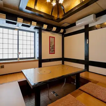 お食い初めや一升餅、子供の日や母の日のお祝いなど、甲羅本店の上質な個室をご利用ください。