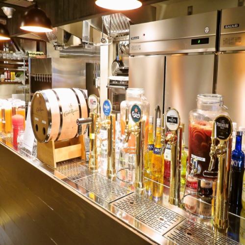 ◆ 4 kinds of beer server ◆ More than 100 kinds of cocktails ◆