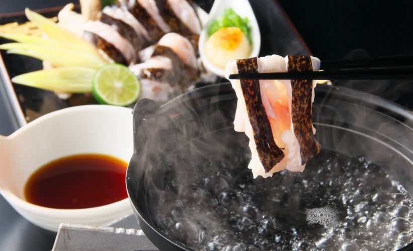 【8,800日元（含无限畅饮）】正宗高知鲣鱼和海鳗涮涮锅主菜