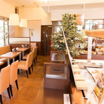 Coffee (120 yen, free refill for eat-in) is also available.At lunchtime, at girls' meetings, with your family ... Please use in various scenes ♪
